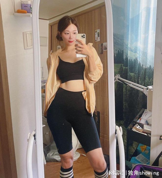 完美的穿搭之选——健身套装搭配小外套(图3)