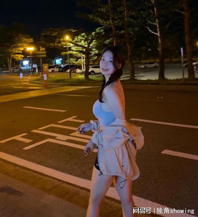 完美的穿搭之选——健身套装搭配小外套(图4)